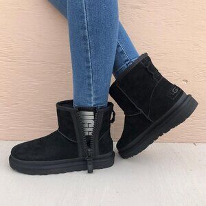 NEW WOMENS SIZE 6 BLACK UGG CLASSIC MINI ZIPPER TAPE LOGO SUEDE BOOTS
